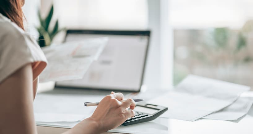 Eine eingehende Rechnung wird bearbeitet